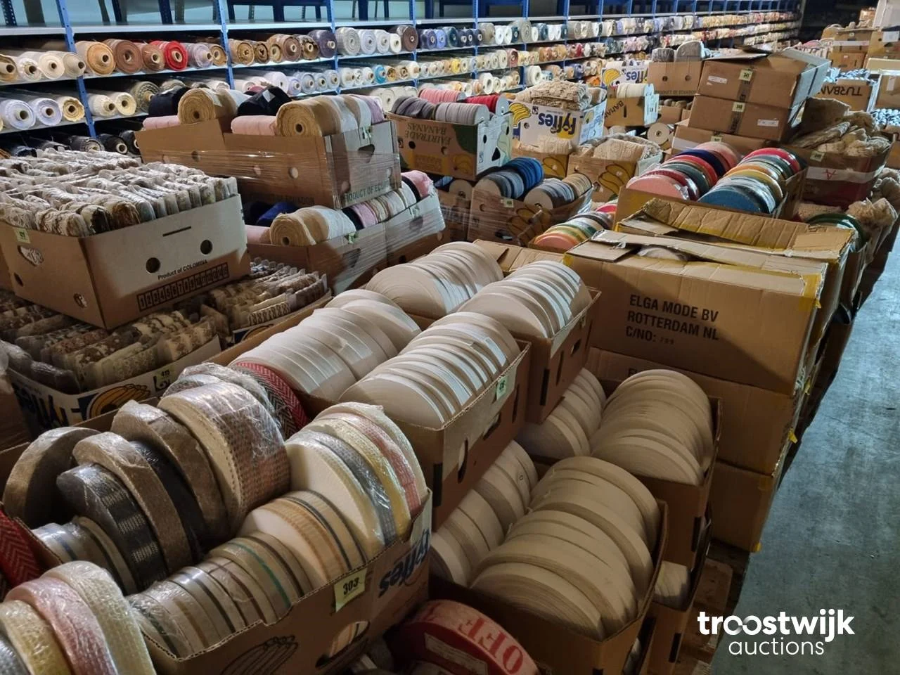 Stoffen, textiel en fournituren magazijnopruiming