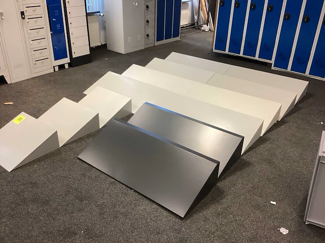 Stofkappen voor lockerkast (13x) - afbeelding 1 van  6