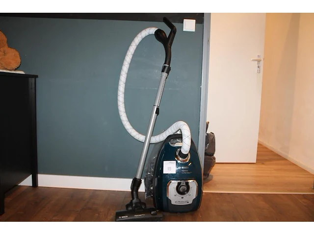 Stofzuiger bosch ingenius pro perform plus met diverse accessoires. - afbeelding 1 van  2