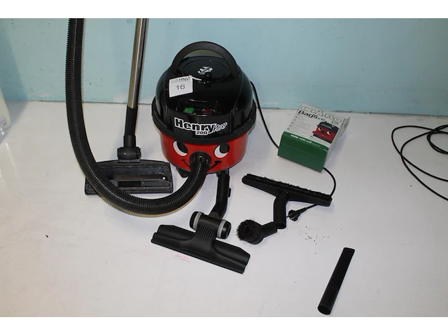 Stofzuiger numatic henry next 200 met diverse accessoires. - afbeelding 1 van  6