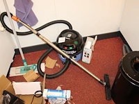 Stofzuiger numatic henry plus met enkele stofzuigerzakken. - afbeelding 1 van  2