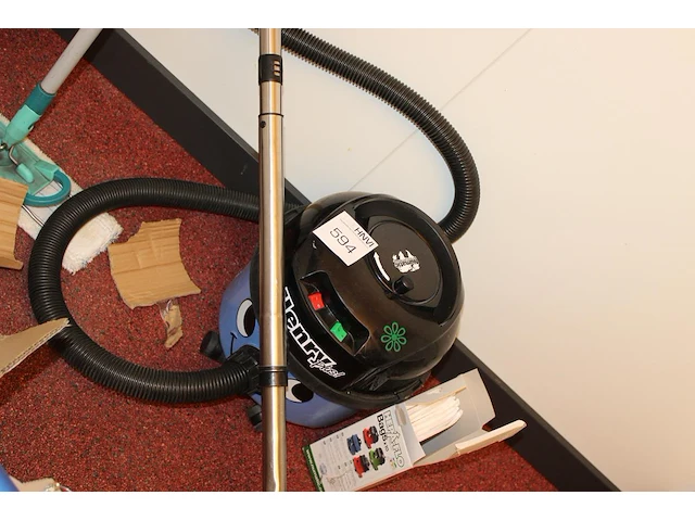 Stofzuiger numatic henry plus met enkele stofzuigerzakken. - afbeelding 2 van  2