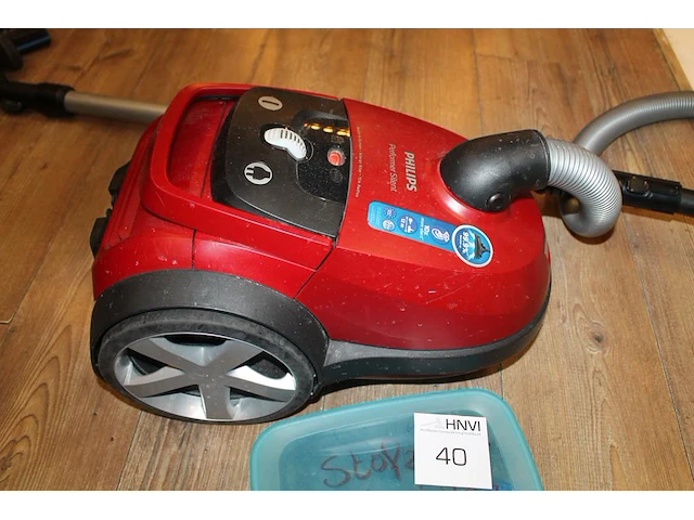 Stofzuiger philips performer silent met diverse accessoires. - afbeelding 1 van  2