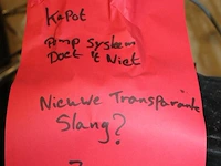 Stofzuigeronderdelen in en om kunststof krat. - afbeelding 4 van  4