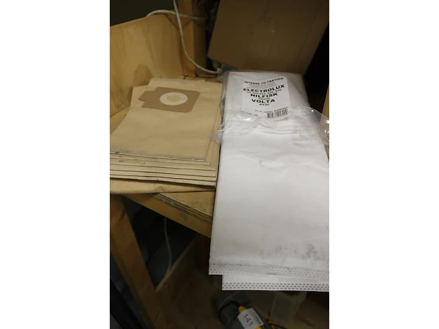 Stofzuigerzakken t.b.v. electrolux uz 920-923, 925, 930. nilfisk gd930 en volta a930, ca 15 stuks in doos.... - afbeelding 2 van  2