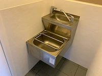 Stortbak met fontein - afbeelding 1 van  5