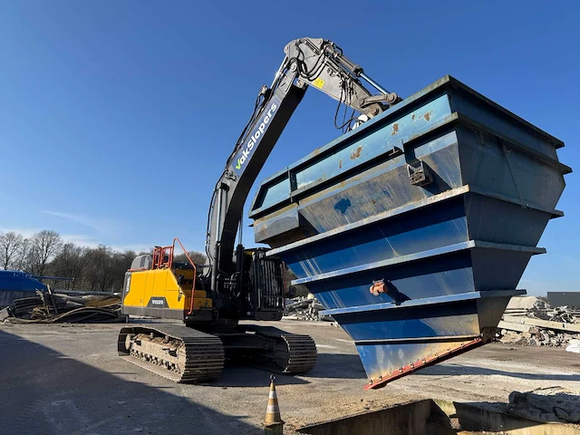 Stortbunker met transportband - afbeelding 1 van  10