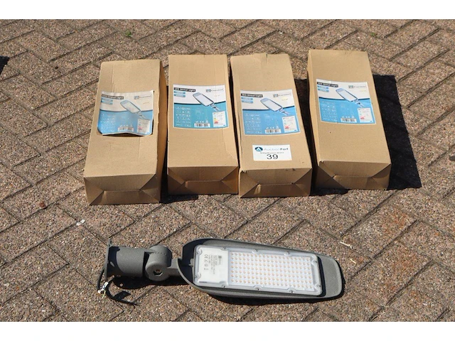 Straatlamp eversteel 66502/66500 100w 4stuks nieuw - afbeelding 1 van  1