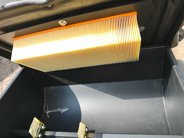 Straatveegmachine elektrisch met accu - afbeelding 3 van  15