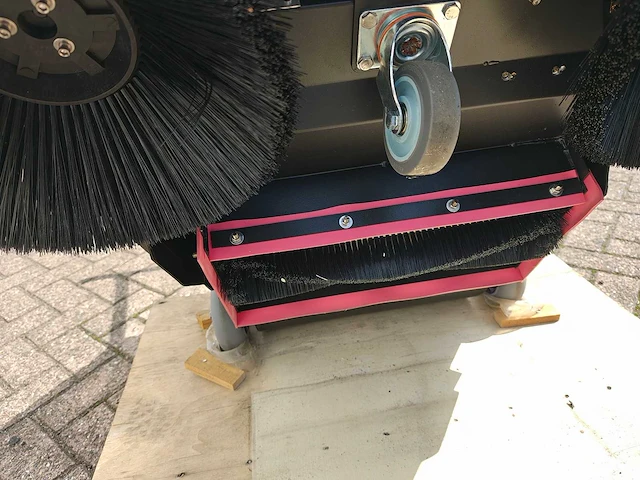 Straatveegmachine elektrisch met accu - afbeelding 6 van  15