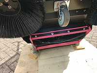 Straatveegmachine elektrisch met accu - afbeelding 6 van  15