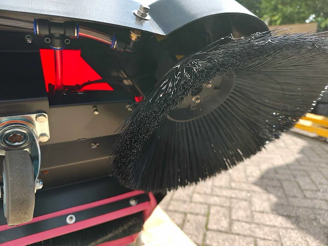 Straatveegmachine elektrisch met accu - afbeelding 7 van  15