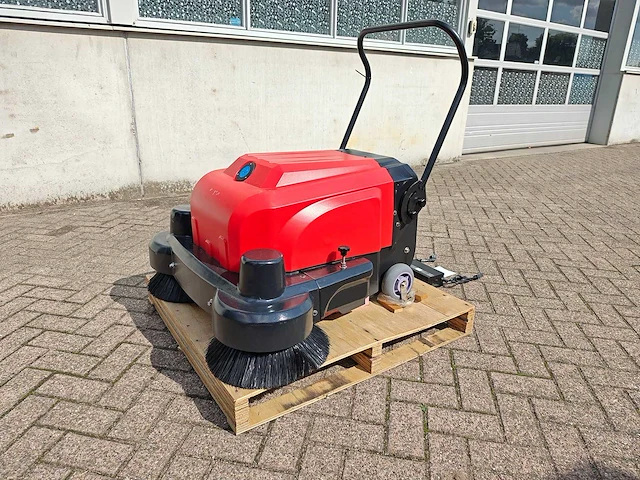 Straatveegmachine elektrisch met accu - afbeelding 1 van  15