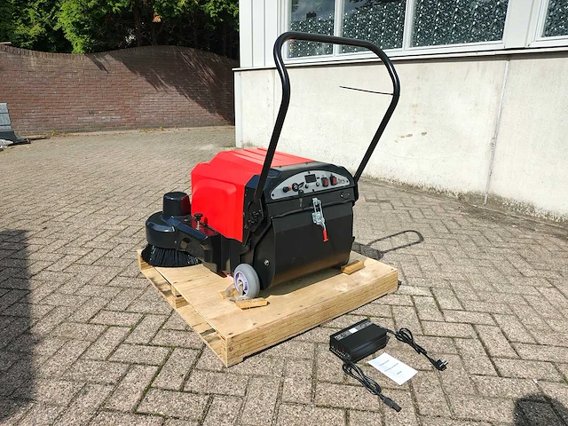 Straatveegmachine elektrisch met accu - afbeelding 9 van  15