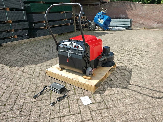 Straatveegmachine elektrisch met accu - afbeelding 10 van  15