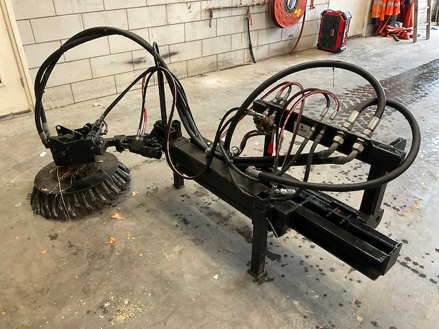 Straatveegmachine, hydraulisch aangedreven - afbeelding 2 van  7