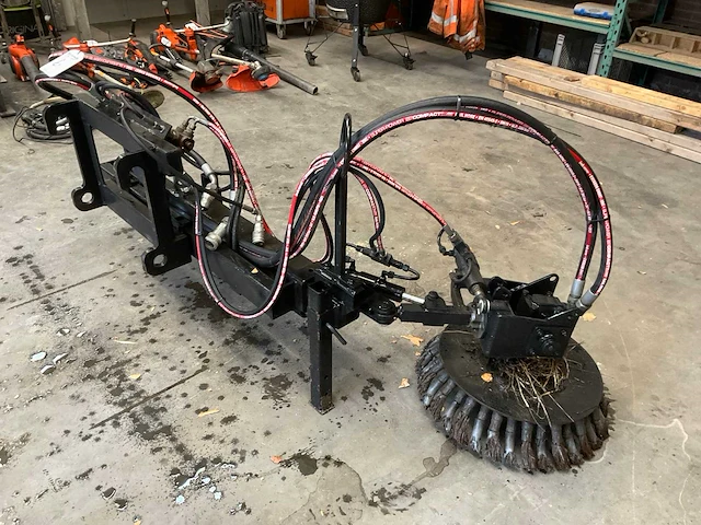Straatveegmachine, hydraulisch aangedreven - afbeelding 4 van  7