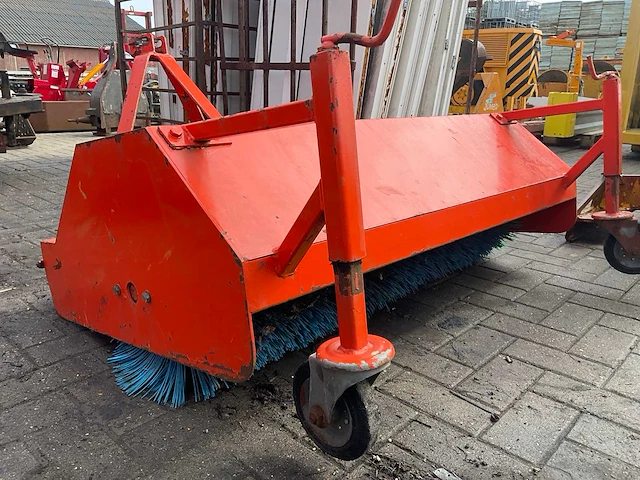 Straatveegmachine - afbeelding 8 van  11