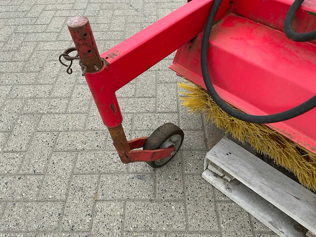 Straatveegmachine - afbeelding 4 van  12