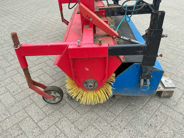 Straatveegmachine - afbeelding 8 van  12