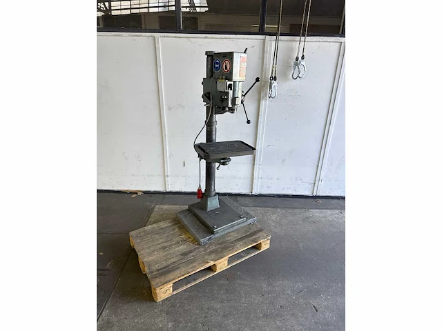 Strands - s68 - pillar drilling machine - afbeelding 1 van  7