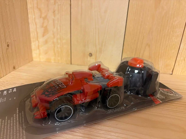 Street planet - lanceerbare raceauto (200x) - afbeelding 2 van  2