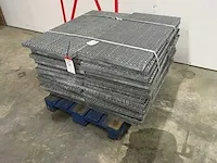 Stretched metal floor plates (34x) - afbeelding 1 van  4