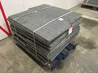 Stretched metal floor plates (34x) - afbeelding 3 van  4