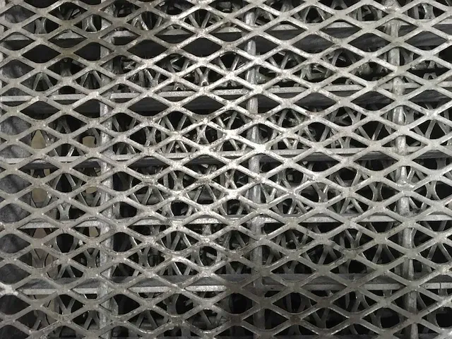 Stretched metal floor plates (34x) - afbeelding 4 van  4