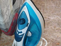 Strijkijzer philips easy spee plus met strijkplank voorzien van stroomkabel. - afbeelding 3 van  3