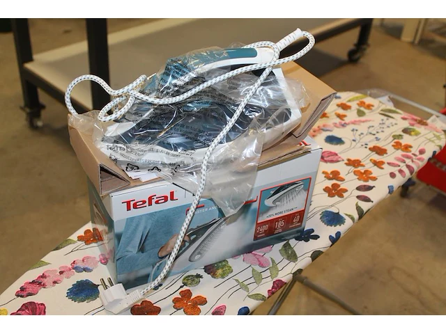 Strijkplank met stoomstrijkijzer tefal express steam (nieuw). - afbeelding 2 van  2
