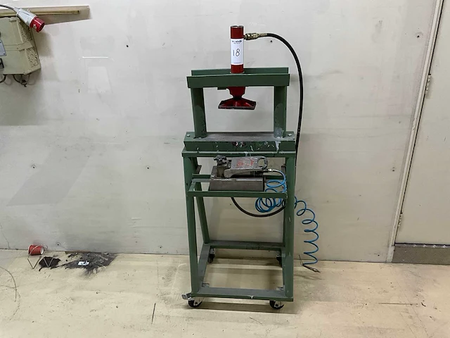 Strong pneumatisch/ hydraulisch garagepers - afbeelding 1 van  6