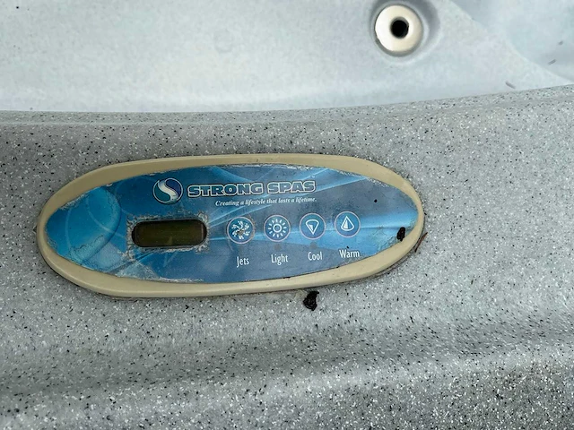 Strong spa’s jacuzzi - afbeelding 10 van  11