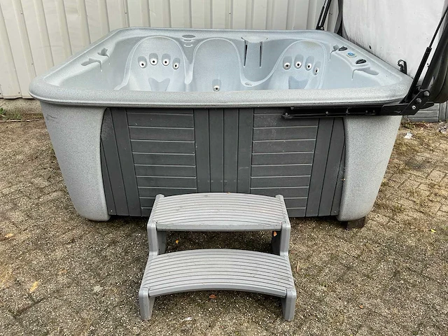 Strong spa’s jacuzzi - afbeelding 2 van  11