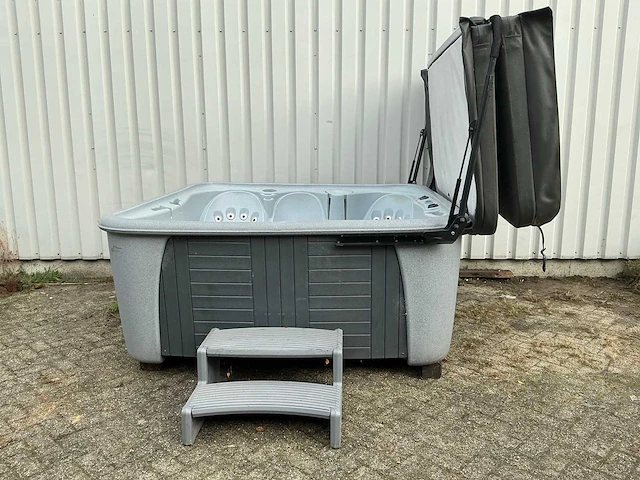 Strong spa’s jacuzzi - afbeelding 3 van  11