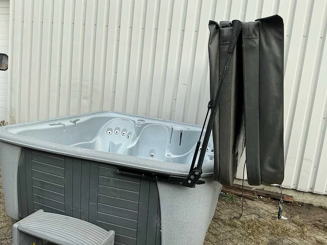 Strong spa’s jacuzzi - afbeelding 4 van  11
