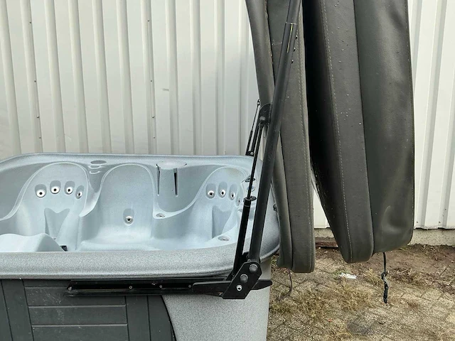 Strong spa’s jacuzzi - afbeelding 5 van  11