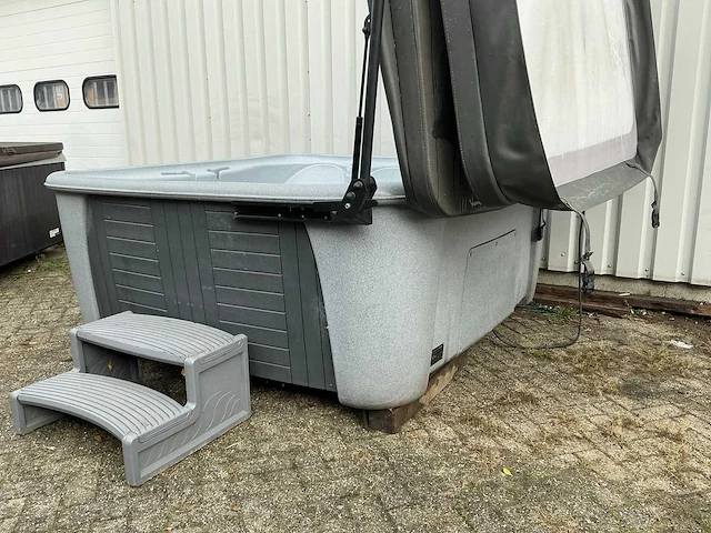 Strong spa’s jacuzzi - afbeelding 6 van  11