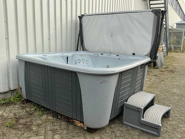 Strong spa’s jacuzzi - afbeelding 7 van  11
