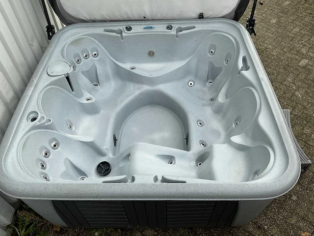Strong spa’s jacuzzi - afbeelding 8 van  11