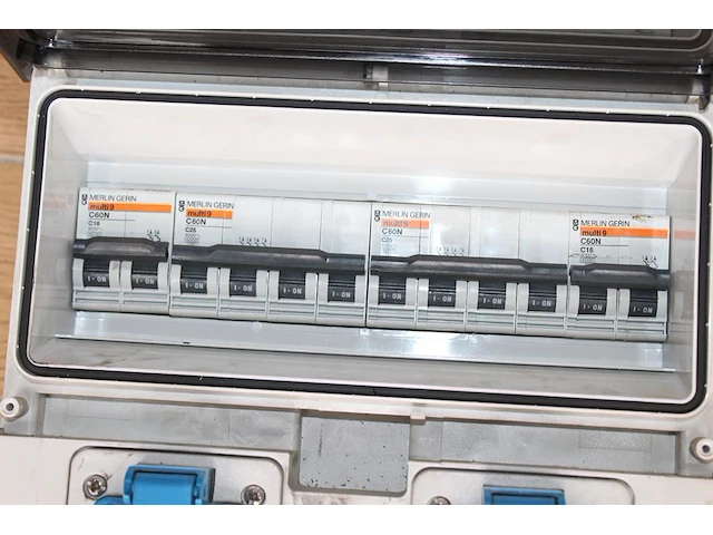 Stroomverdeelkast met 4 groepen w.o. 2x 32 a. - afbeelding 2 van  2