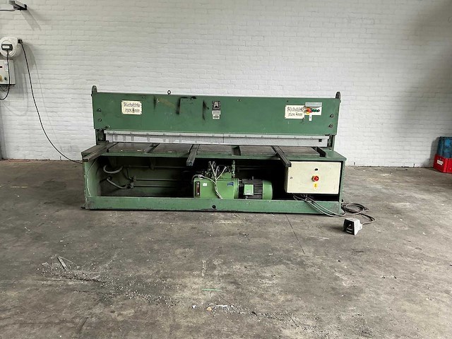 Stückmann & hillen - 4075, 2500x4mm - guillotine shears - 1980 - afbeelding 3 van  10