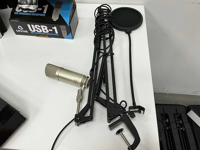 Studio-opname set met microfoons, arm, filter en koptelefoon - afbeelding 3 van  12