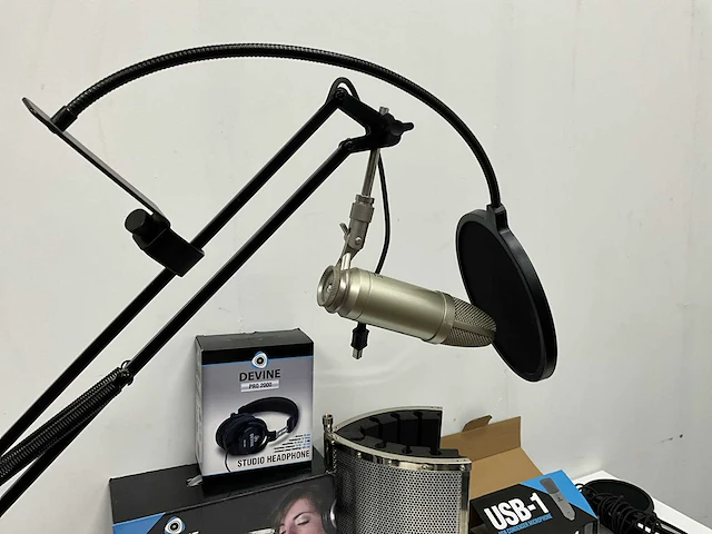 Studio-opname set met microfoons, arm, filter en koptelefoon - afbeelding 5 van  12