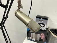 Studio-opname set met microfoons, arm, filter en koptelefoon - afbeelding 7 van  12
