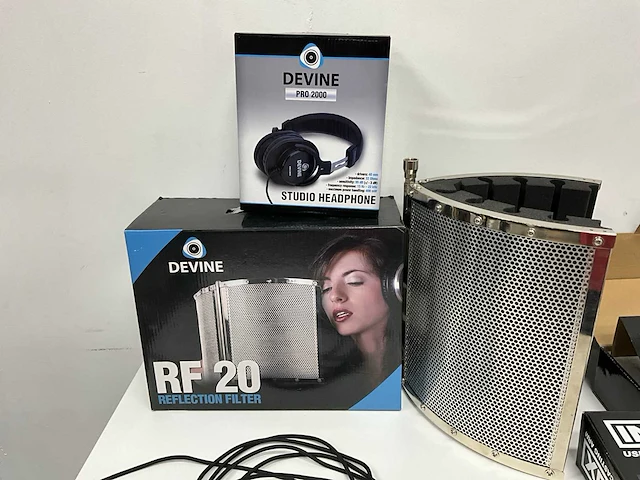 Studio-opname set met microfoons, arm, filter en koptelefoon - afbeelding 8 van  12