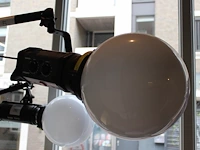 Studioflitser bowens esprit gemini gm 500 met diffuser bol aan verstelbare falcon eyes wb 1250 wall booms. - afbeelding 2 van  4