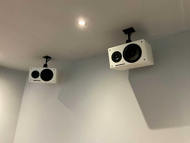 Studiomeubel met audio apparatuur - afbeelding 2 van  15