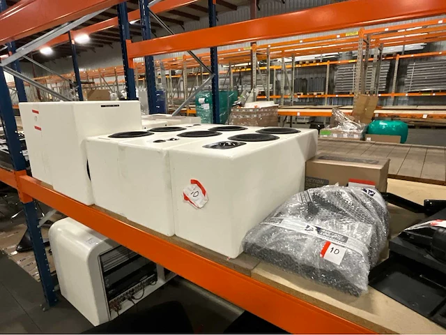 Studiomeubel met audio apparatuur - afbeelding 6 van  15