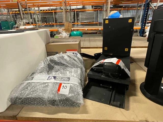 Studiomeubel met audio apparatuur - afbeelding 7 van  15
